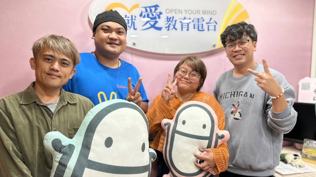 小凱文(左一) 大凱文(左二) 阿餅(右二)