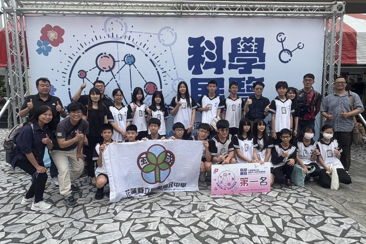 國風國中科展團隊合影