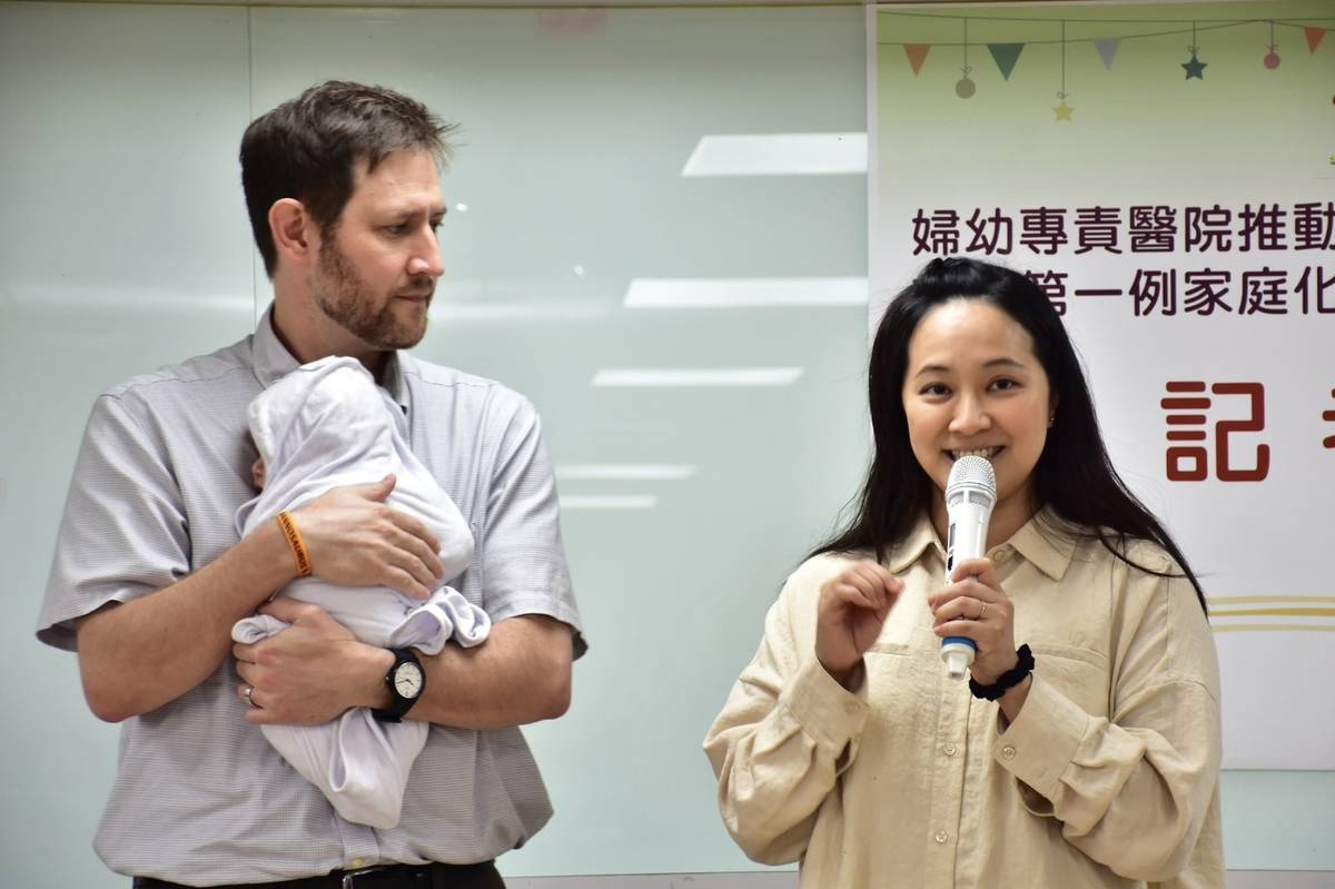 產婦蔡小姐表示，在婦幼院區以水中生產方式產下第三胎，一圓夢想