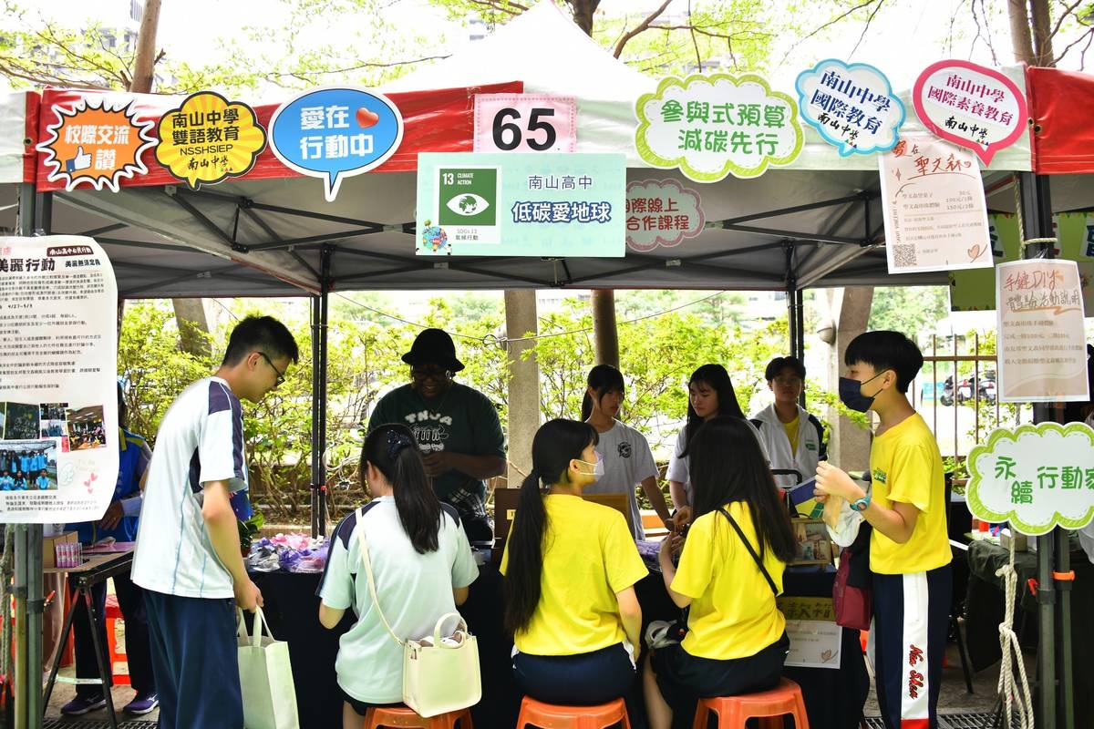 國際教育攤位-聖文森大專外籍生倪楷琪文藝體驗