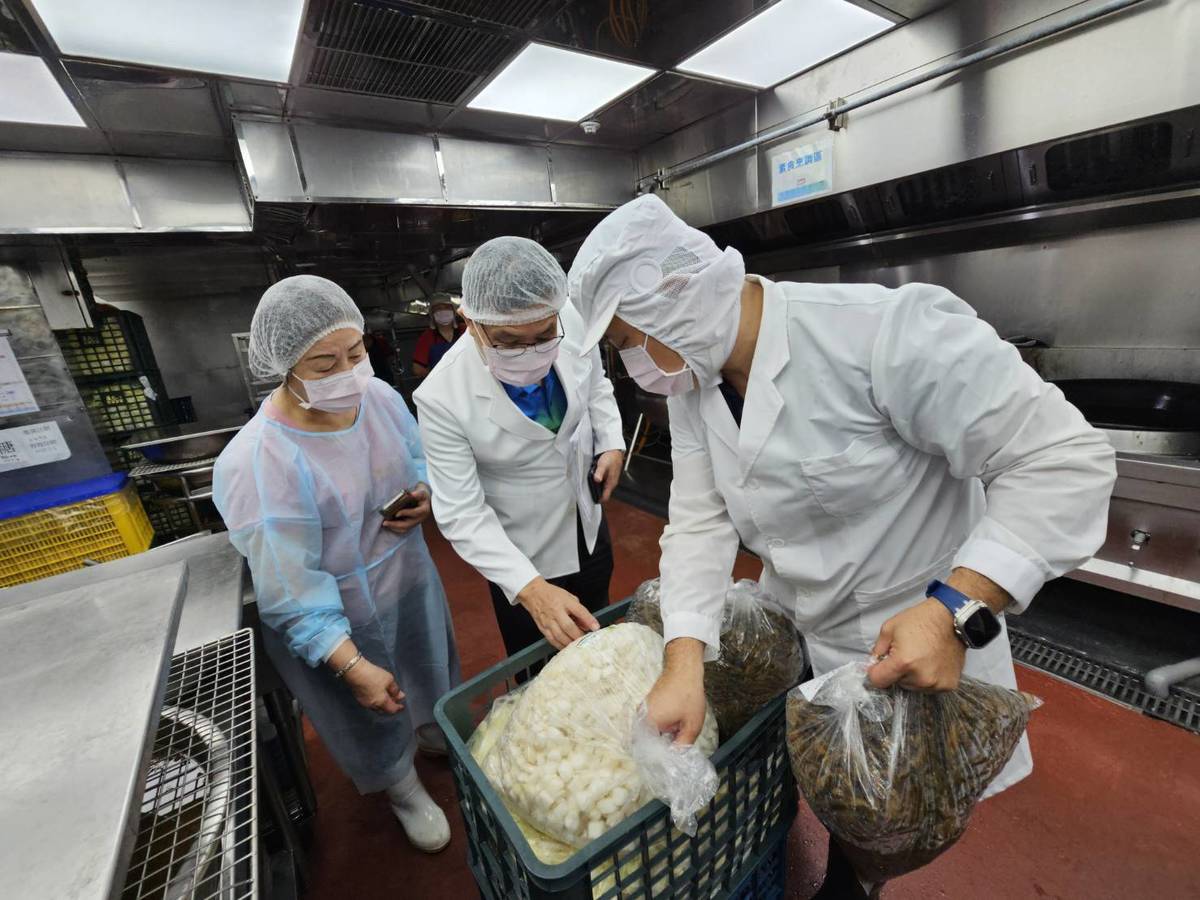 北市教育局派員到外訂桶餐廠商查核肉品