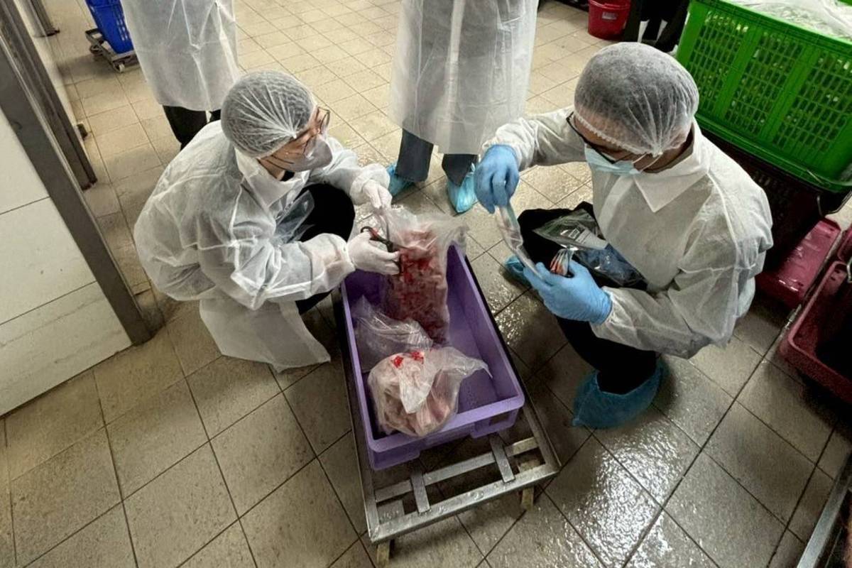 近期澳洲豬肉被驗出含有萊克多巴胺，臺北市教育局前往大同國小進行食安查核
