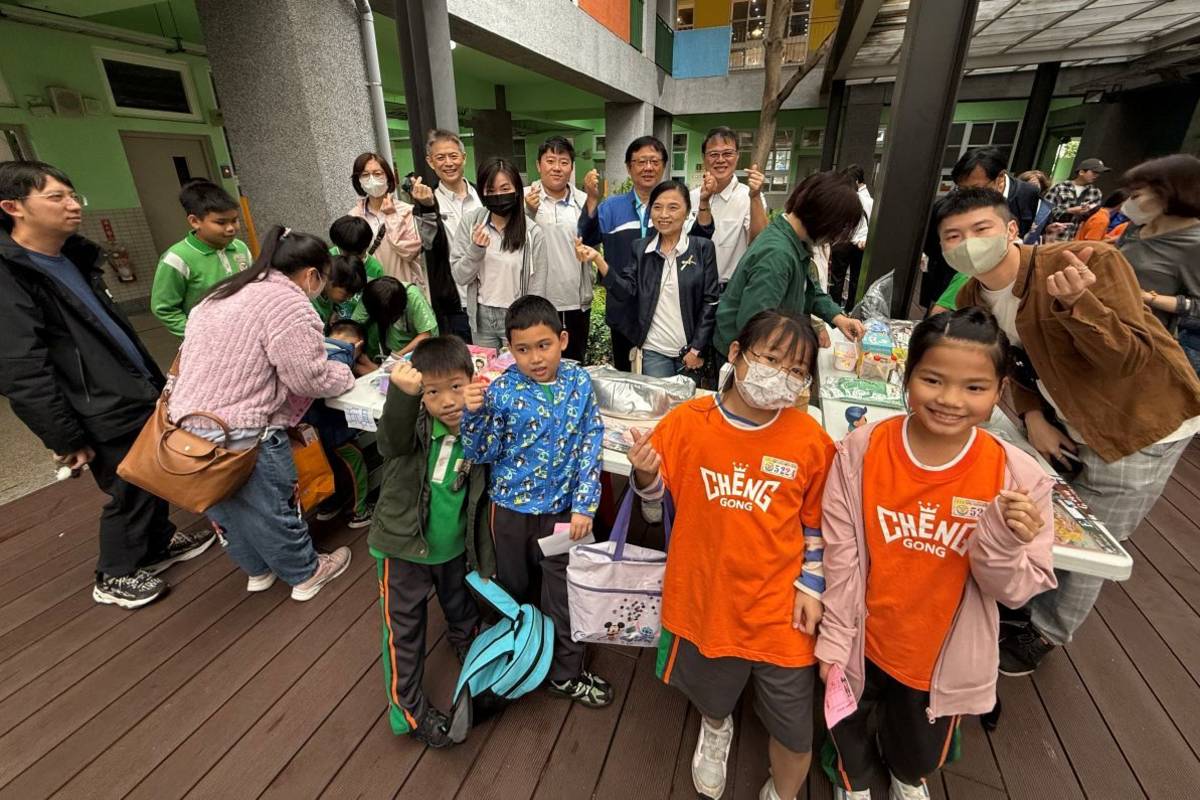 桃園市成功國小以「淨零生活、擁抱未來！」為主題，舉辦113學年度親職教育日活動