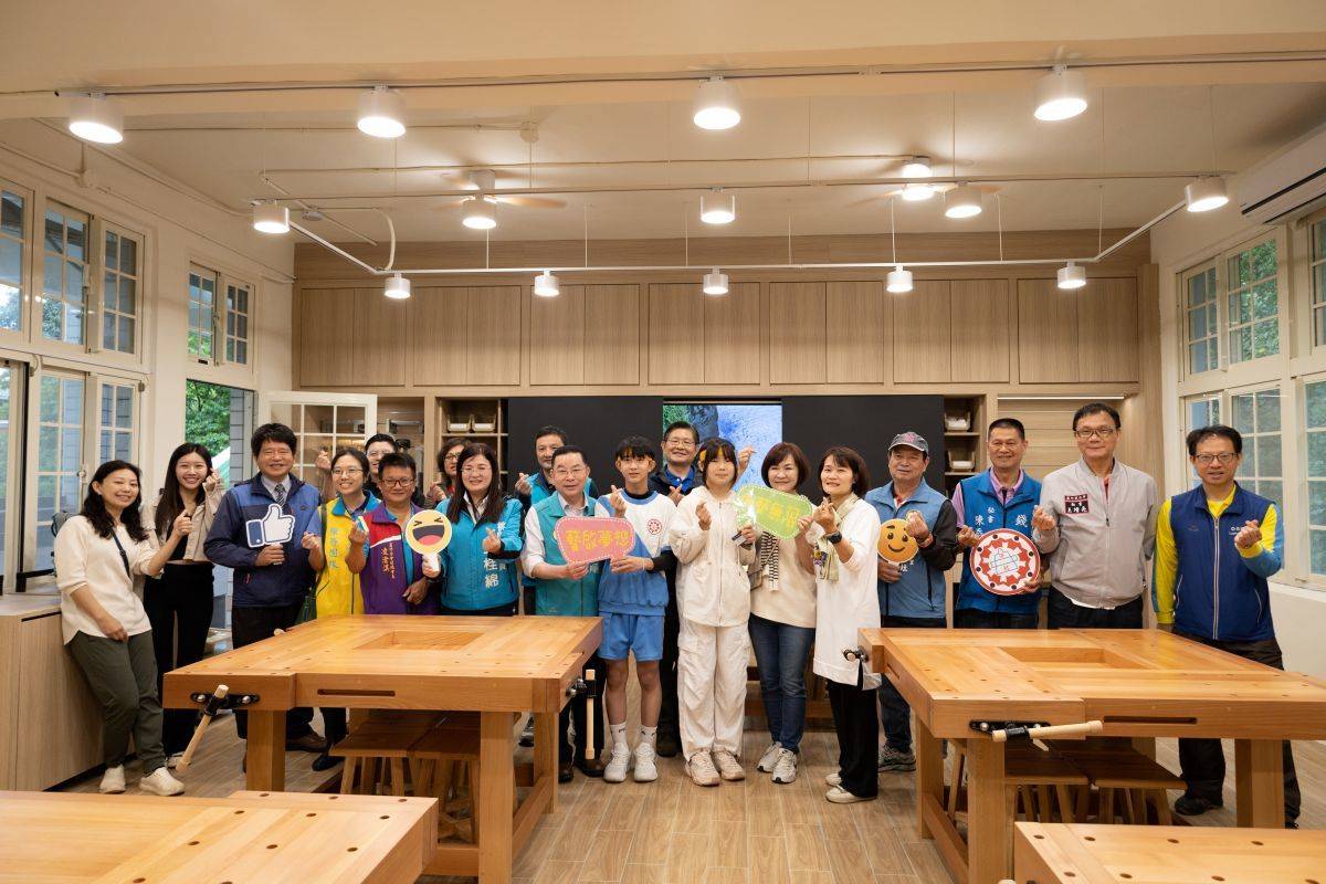 桃園市蘆竹區外社國小新建「綜合藝術教室」，在校慶活動當天揭牌啟用儀式