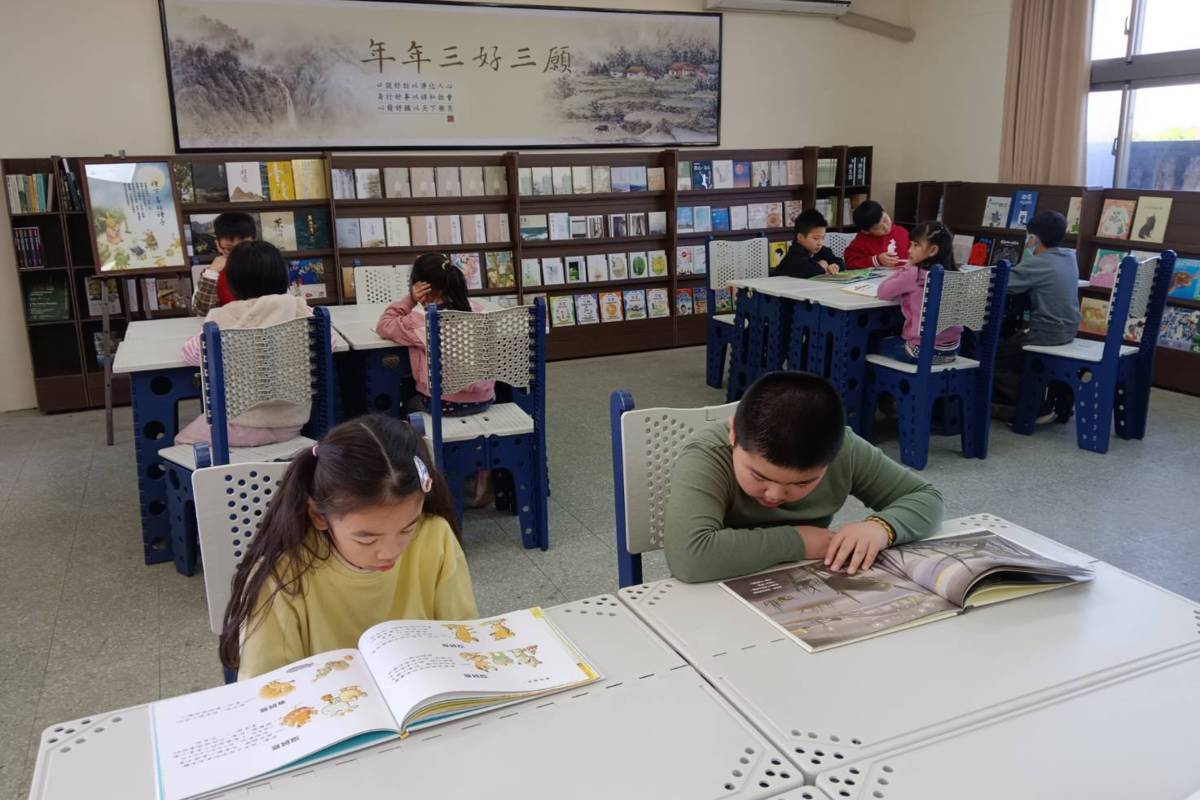 桃園育仁國小的靜思閱讀書軒，提供豐富多元的閱讀資源