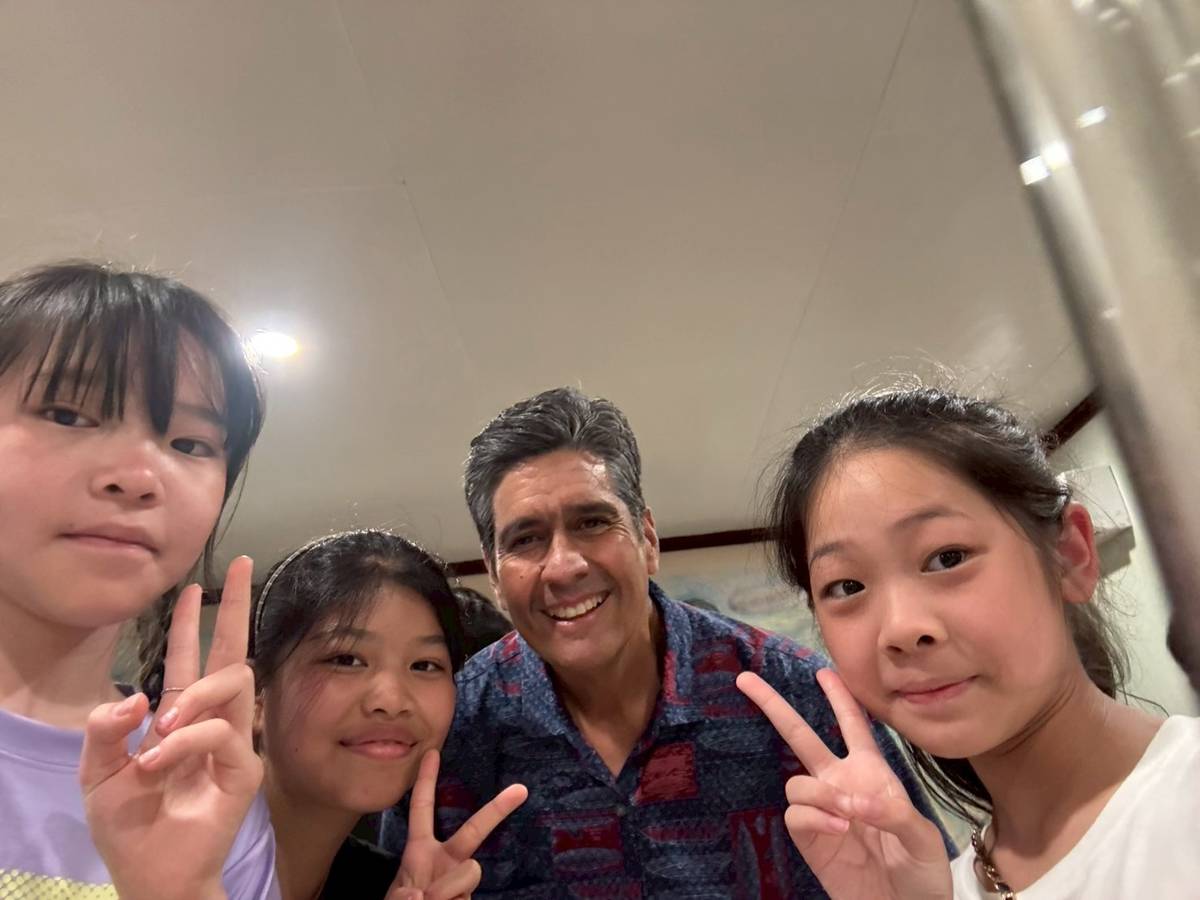 帛琉總統惠恕仁與博嘉實小學生互動熱絡