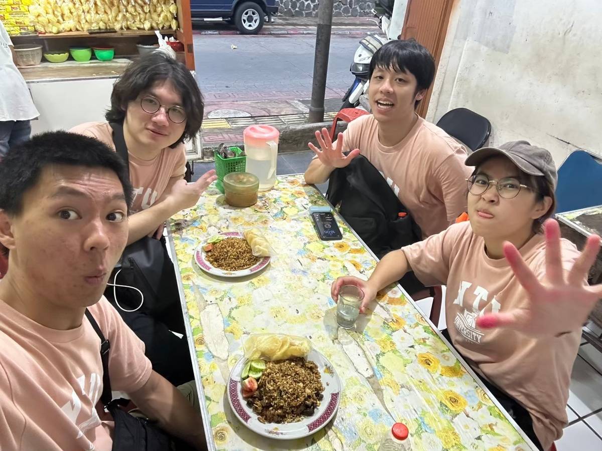 陳為炎和同學們一起到印尼當志工，學習多元文化