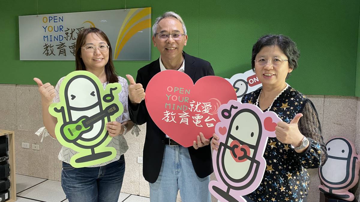 村上國小推動閱讀的兩位重要推手紛紛獲獎肯定