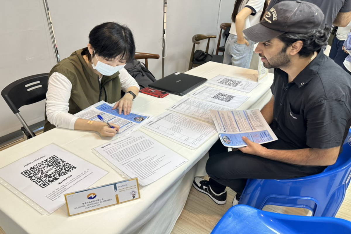 外籍生與企業代表現場面試(圖:雲科大提供）