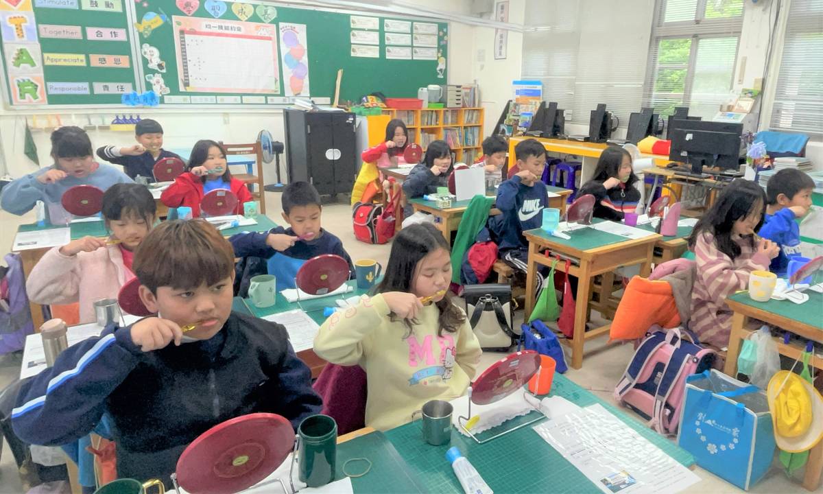 學校於午餐後落實督導式潔牙