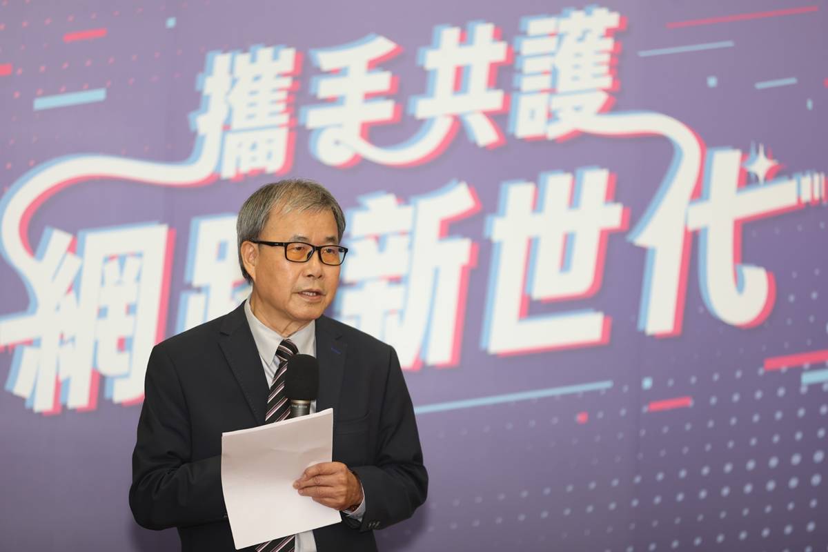 教育部部長鄭英耀, 接受媒體聯訪談及赴中交流