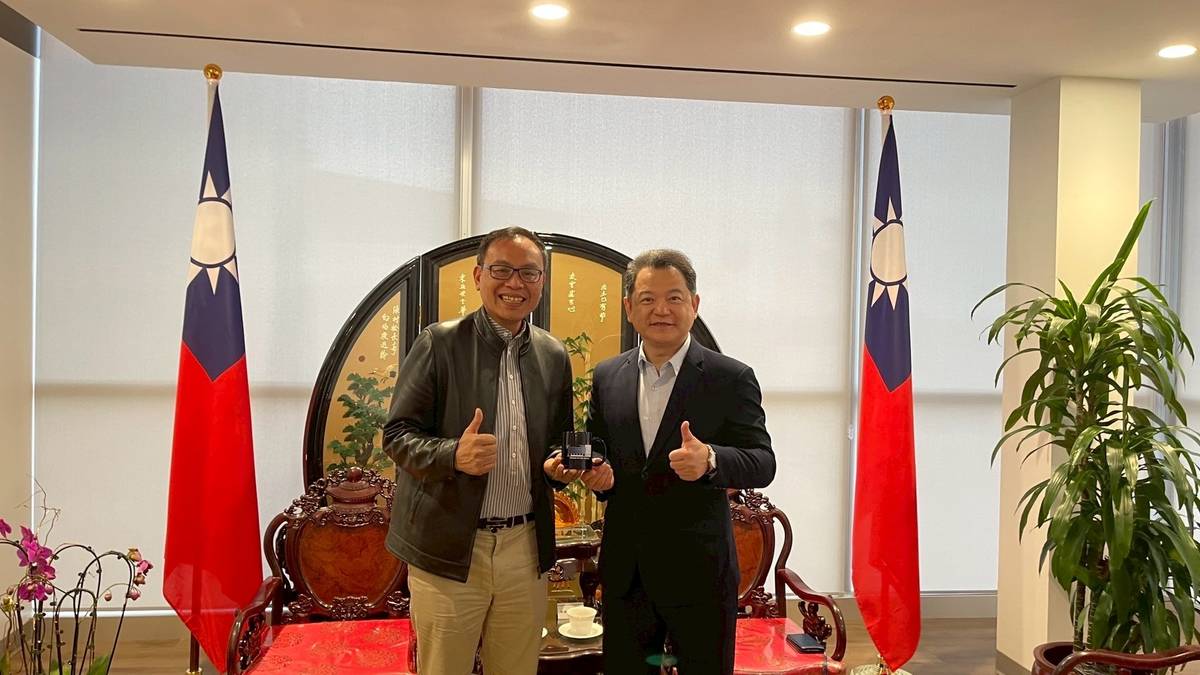 林宏憲團長與紀英耀處長合影