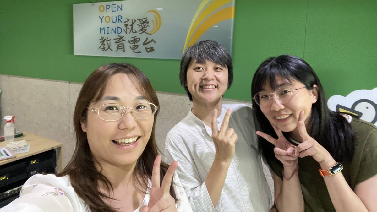 書萍(中)經營白色方塊10年舉辦許多藝文活動