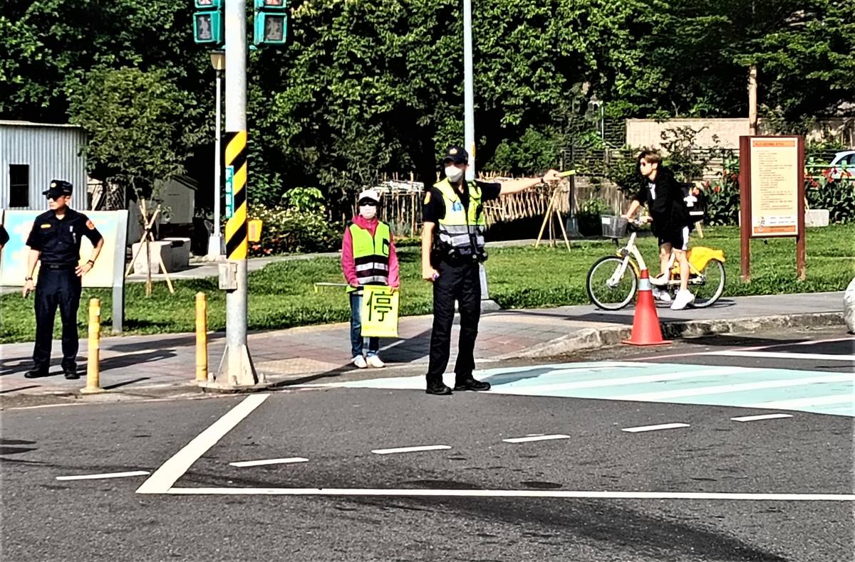 教育局結合警察局與交通局資源啟動「護童專案」，增派導護人力與巡邏警力