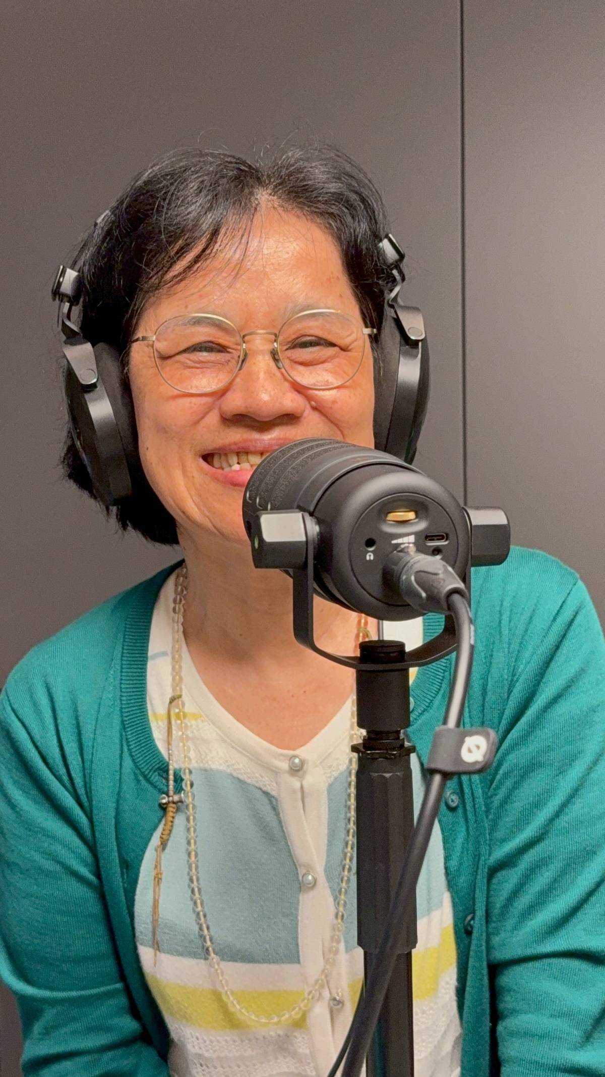 謝雅慧老師則默默支持，協助推動校園特色，讓偏鄉孩子展現驚人創意。