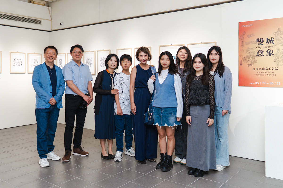 中原大學雙檔藝術展覽登場，藝術家以字繪與童趣視角描繪桃園文化深度與溫度。(中原大學提供)