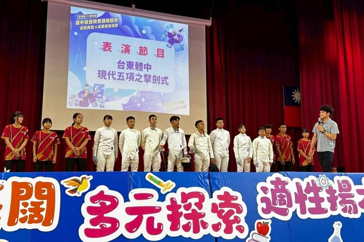 臺東縣「國中技藝教育競賽頒獎典禮暨成果發表活動」，結合學生表演及成果展示，為學生搭建彼此交流學習的平臺。