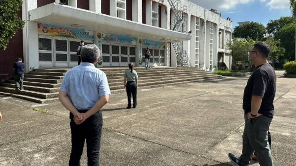112學年度校園菸檳危害防制教育介入輔導計畫「網紅就是你」-高中組-佳作-高雄市立高雄高商-升旗宣導防制藥物濫用