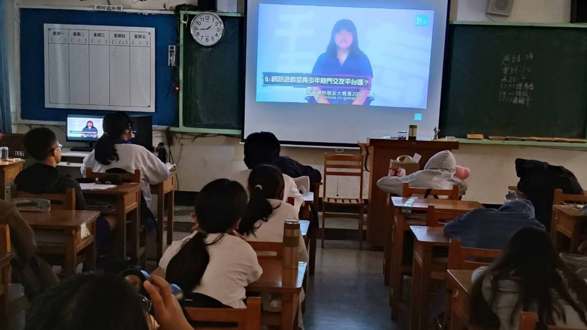 112學年度校園菸檳危害防制教育介入輔導計畫「網紅就是你」-高中組-佳作-高雄市立高雄高商-輔導室宣導性教育、性別平權