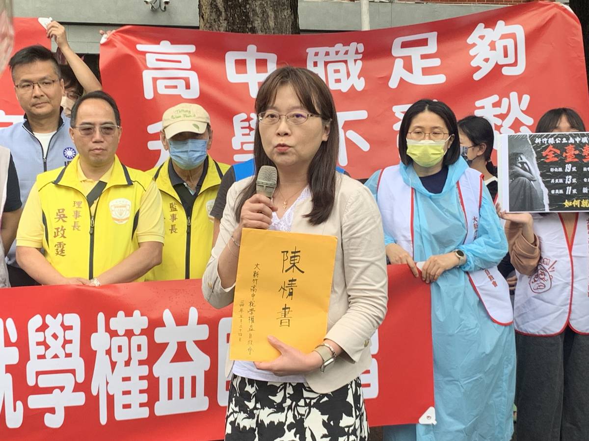 教育部國教署副組長林琬琪說明竹竹苗地區的增班議題需中央地方分工，同時將持續以整體提升大新竹區教育品質，維護學生就學權益為優先考量 (記者攝)
