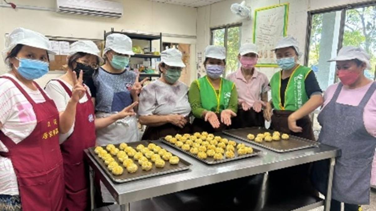 以工「帶振」人員，參與知識與技能培力，培養一技之長，推出新春禮盒，賺得穩定收入。