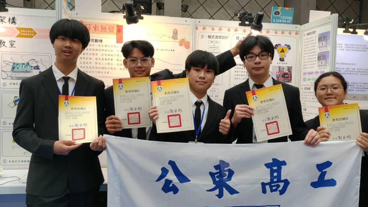 公東高工電機科三年級的林佳誼(右1)專業與藝術並進，展現多元能力