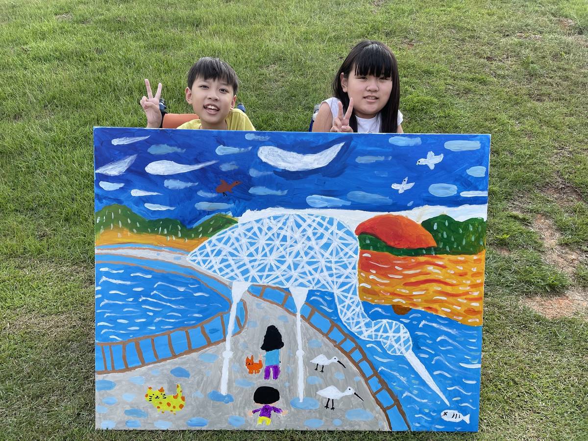 李奕霈展現藝術才能，儘管肌耐力不足，她仍堅持創作