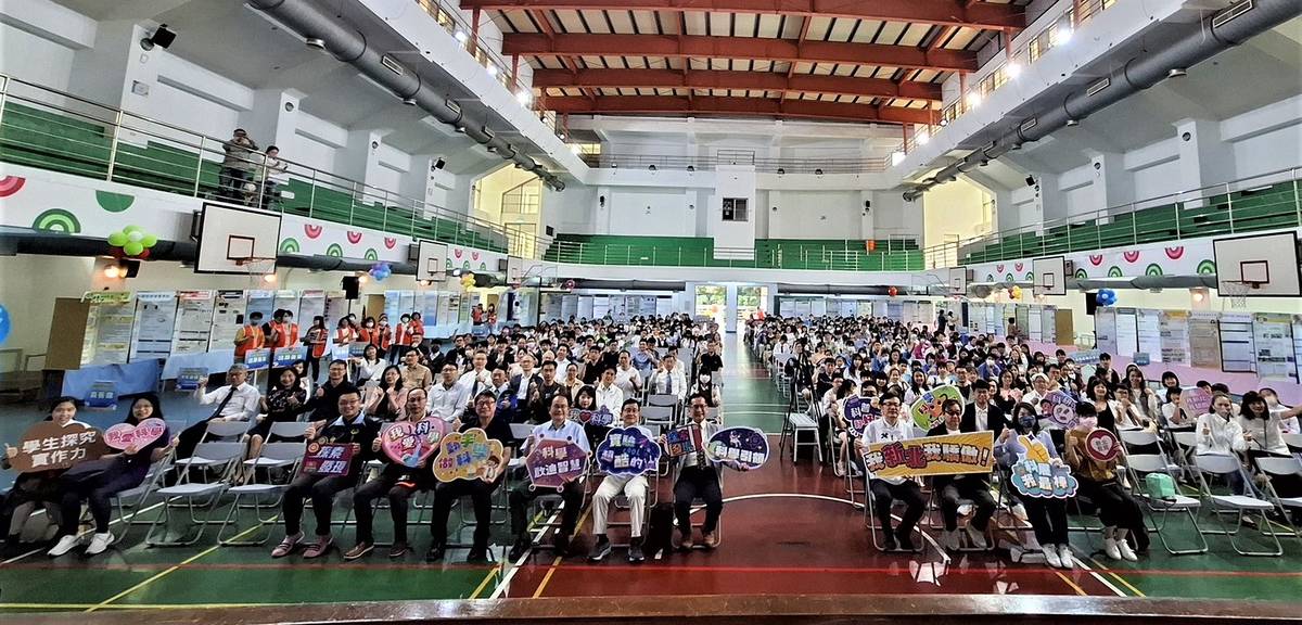 新北市113學年度中小學科展頒獎典禮大合影_0.jpg