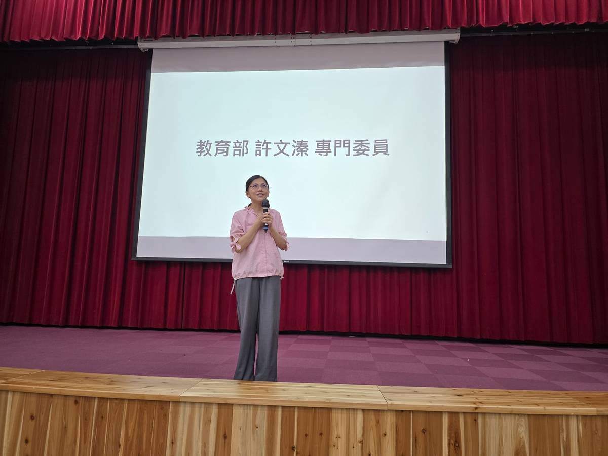教育部學特司許文溱專門委員致詞