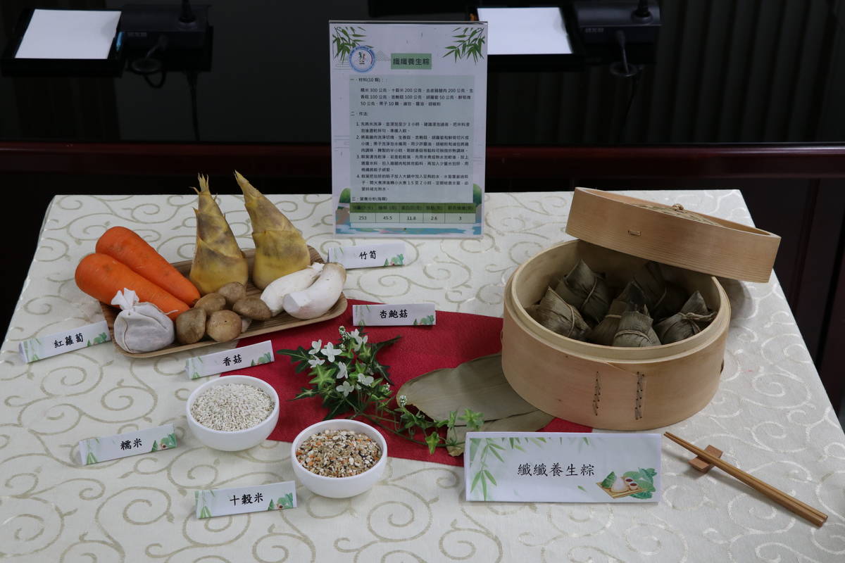 「纖纖養生粽」，使用去皮雞腿肉、栗子等天然食材，取代五花肉、鹹蛋黃及花生等紅燈食物