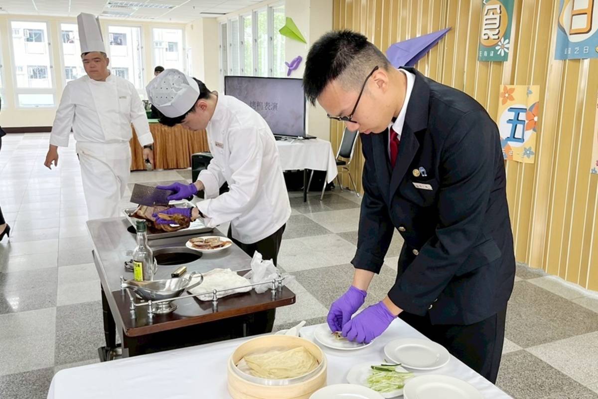 國立臺東專科學校餐旅管理科五專部畢業成果展，以「食日如梭 五緣再來」為主題舉辦午宴，邀請師長及校外合作單位、飯店業者共襄盛舉。