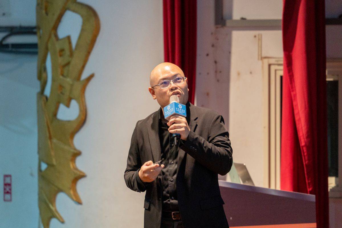 中國文哲研究所副研究員陳威瑨主講「面對《易經》占卜文化」