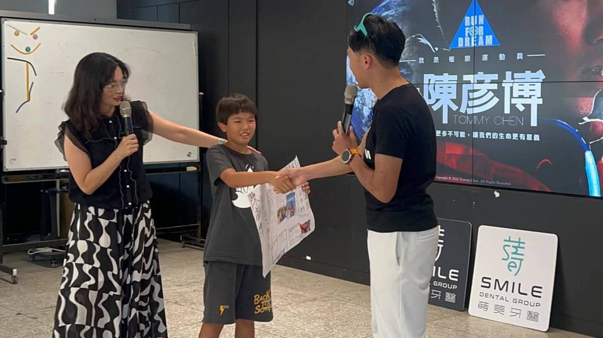 臺東縣卑南鄉富山實驗小學校長張鳳珠(左1)