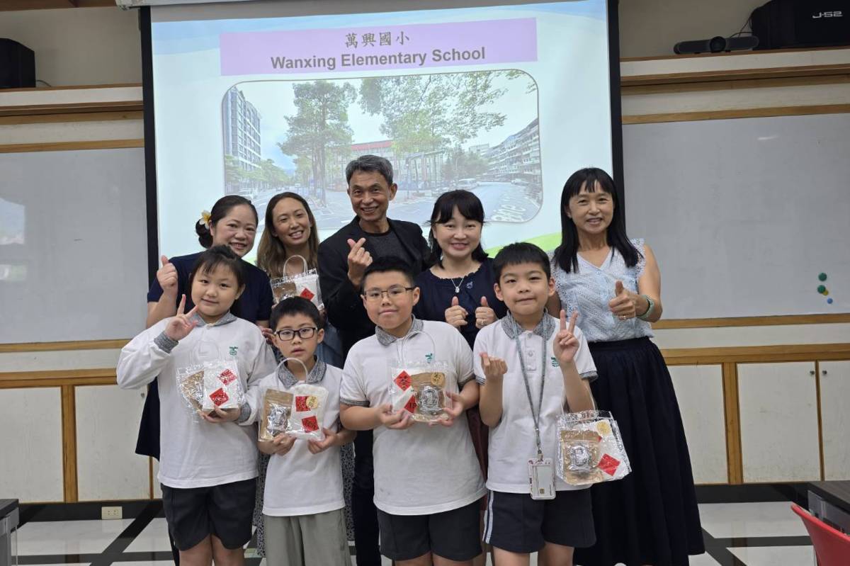 美國華盛頓大學教育學院知名學者Betina Hsieh教授(後左二)參訪北市萬興國小，交流國際教育和雙語教育