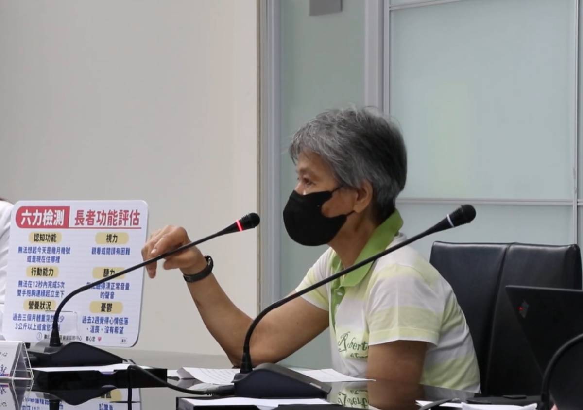 原本容易腳無力，走路不穩的顏淑靖奶奶表示，參加課程後，不但肌耐力變好，走路也變穩了