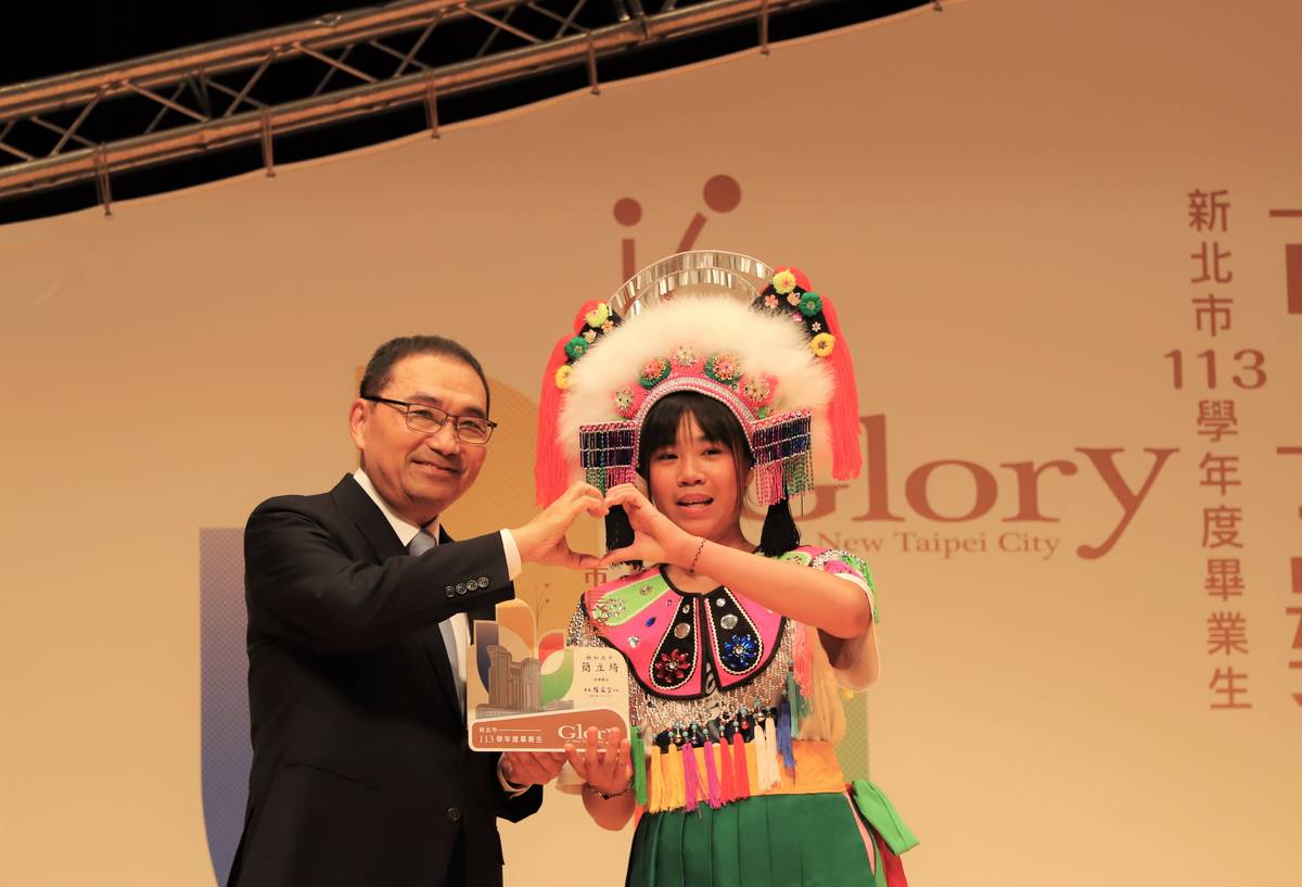 錦和高中簡立綺以阿美族語朗讀特優與長跑障礙賽雙棲表現，成為同學們的學習典範