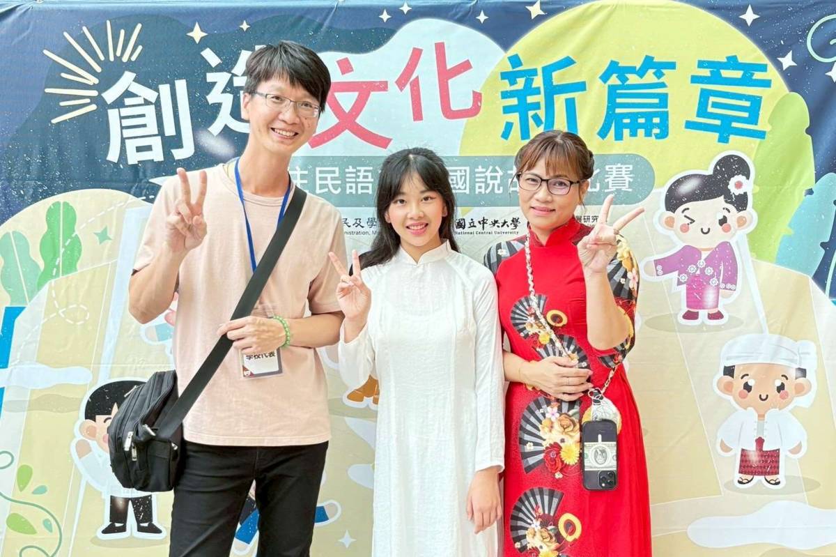 （白衣者）土庫國中學生謝家軒（圖源：雲林縣政府）