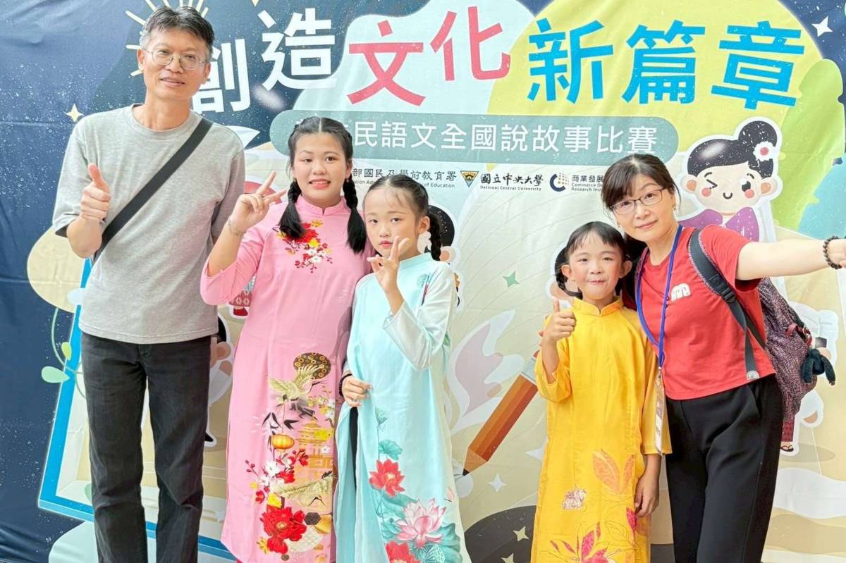 （黃衣者）東和國小學生阮昱軒（圖源：雲林縣政府）