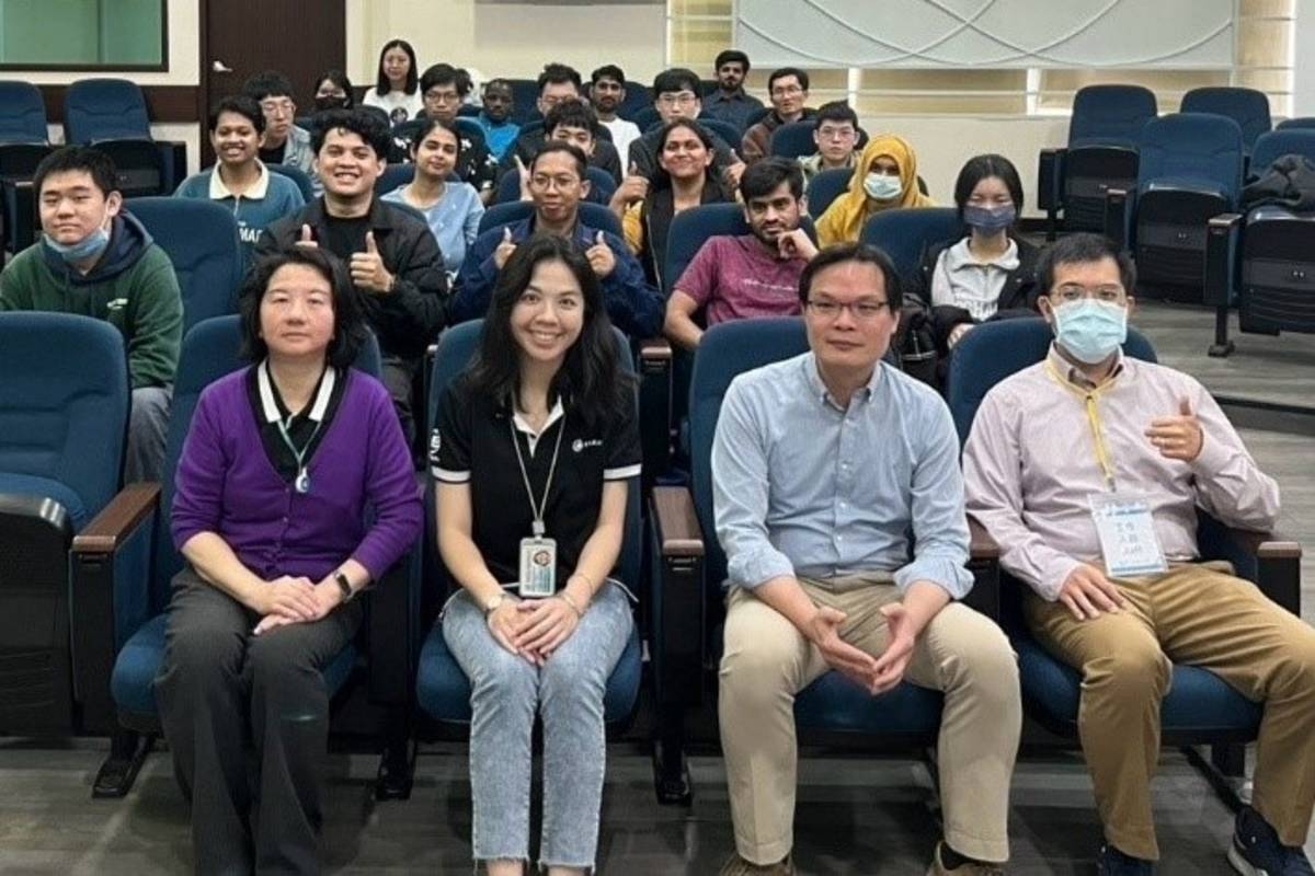 各國學生於企業講座活動合影（圖源：彰師大）