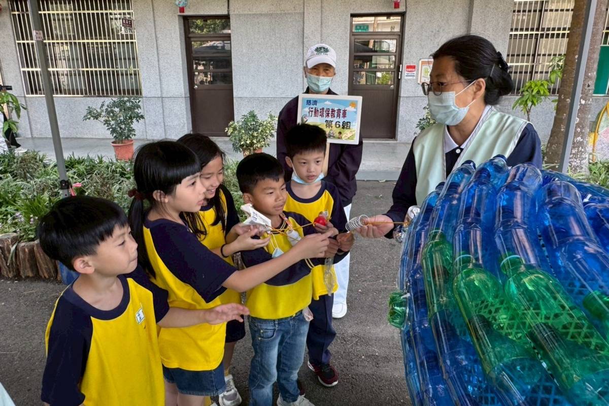 學生在寓教於樂的過程中，深入理解碳排放與永續發展的概念