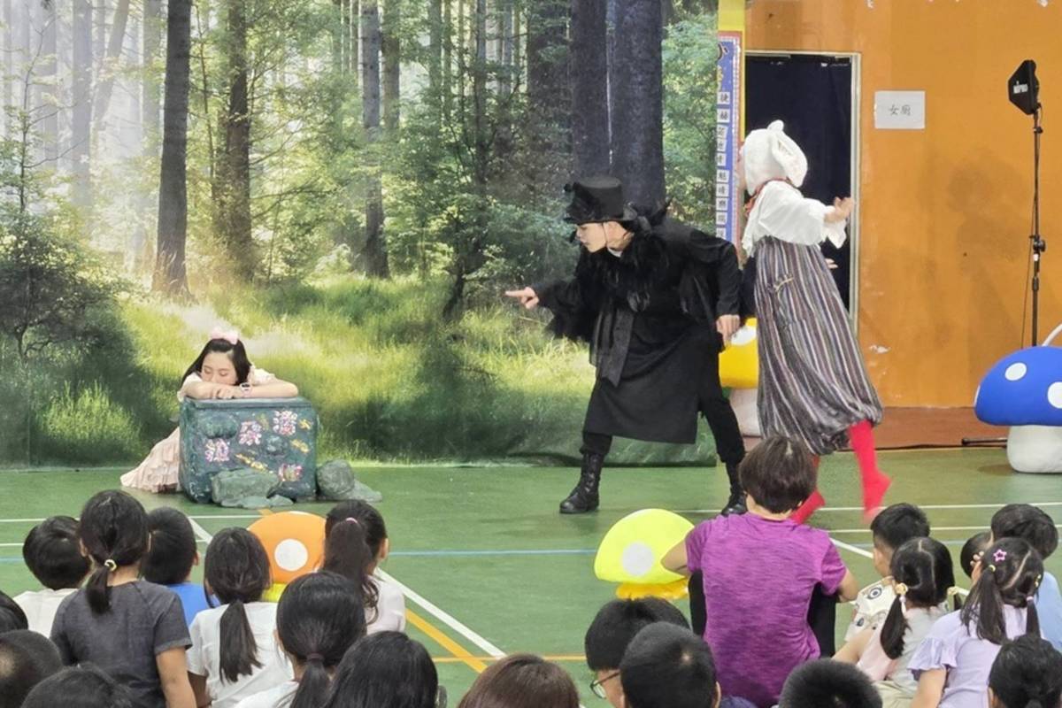 水源村劇團在復盛應用科技公司贊助下首次造訪臺東校園，今(5)日前往太麻里大王國小，為小朋友帶來兒童劇《潘朵拉的希望》。
