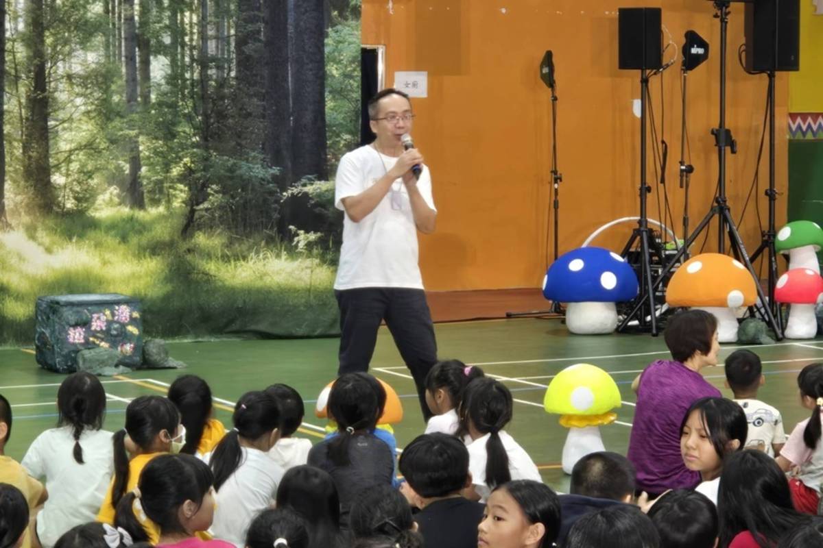 水源村劇團「村長」蘇榮智表示，劇團長期投入偏鄉義演，但少有機會到臺東，很珍惜這次機會。