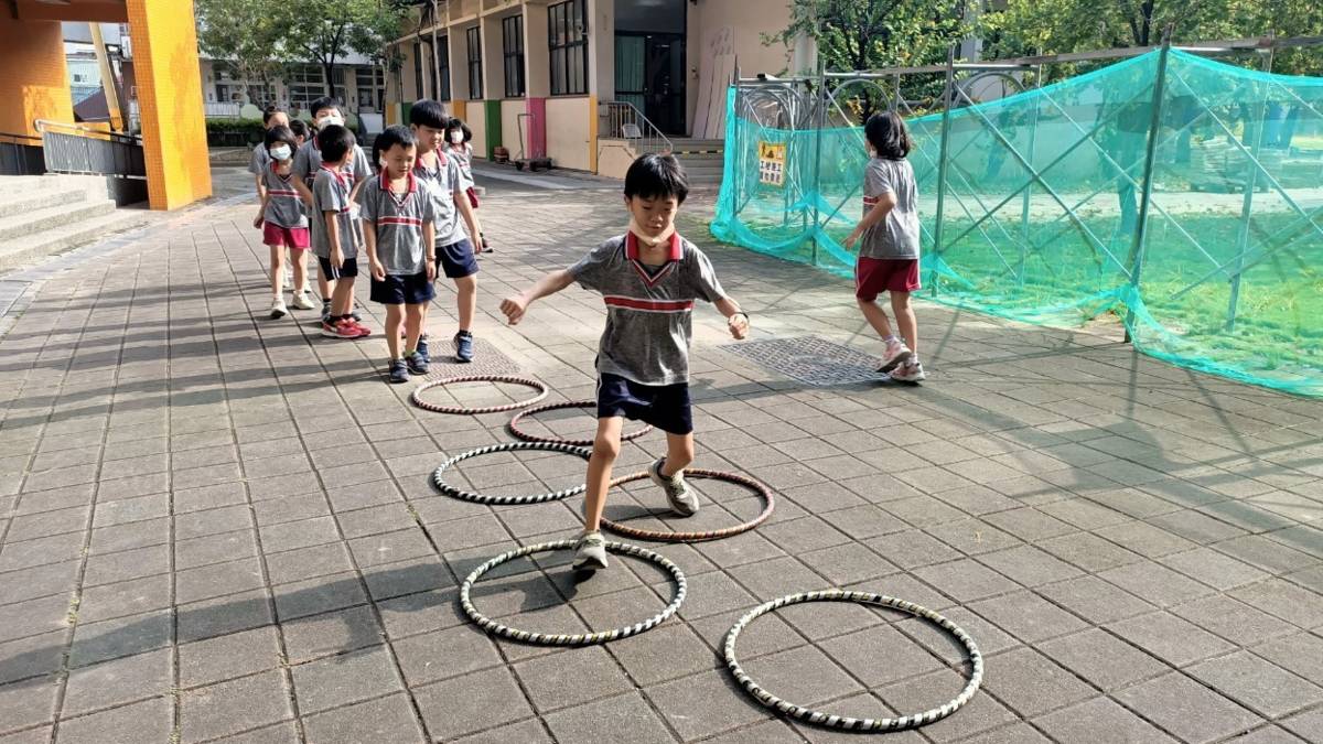 112 學年度「視力保健績優學校」優等－臺南市新化區新化國民小學－規劃多元戶外體育課程