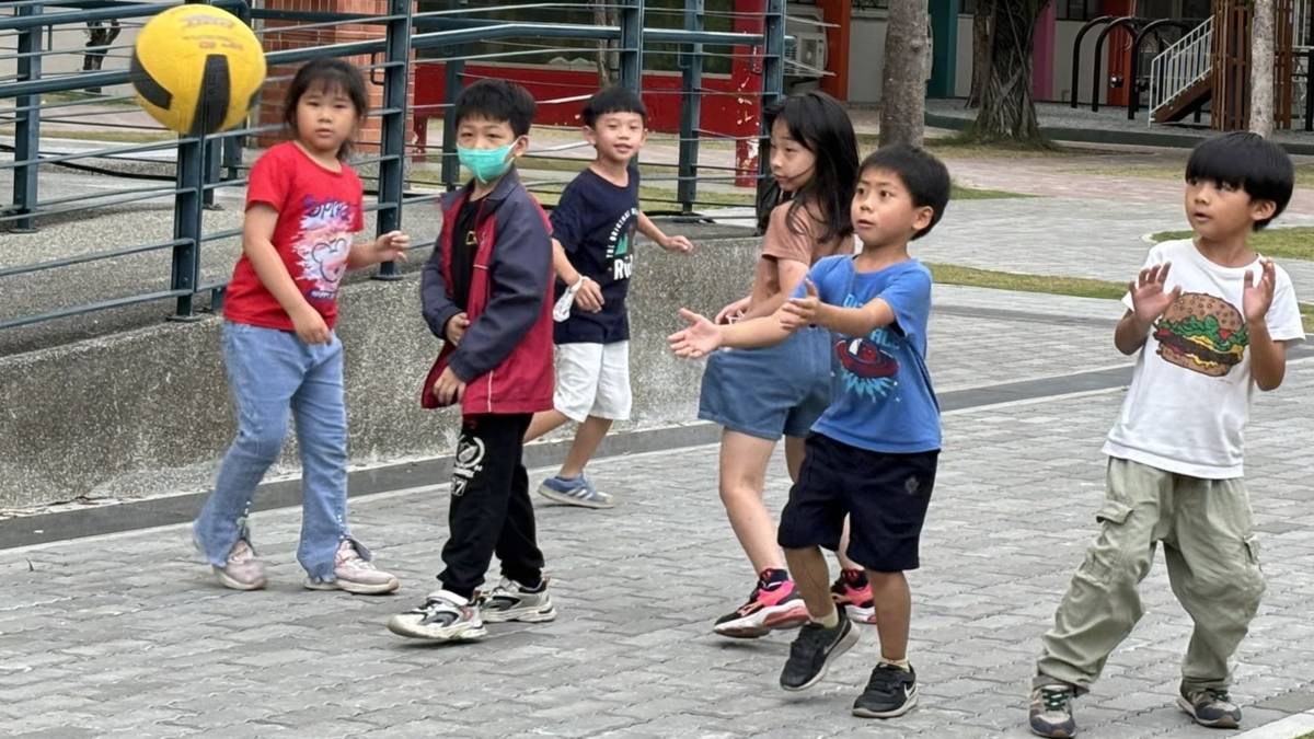 112 學年度「視力保健績優學校」優等－臺南市新化區新化國民小學－下課時間鼓勵從事戶外活動