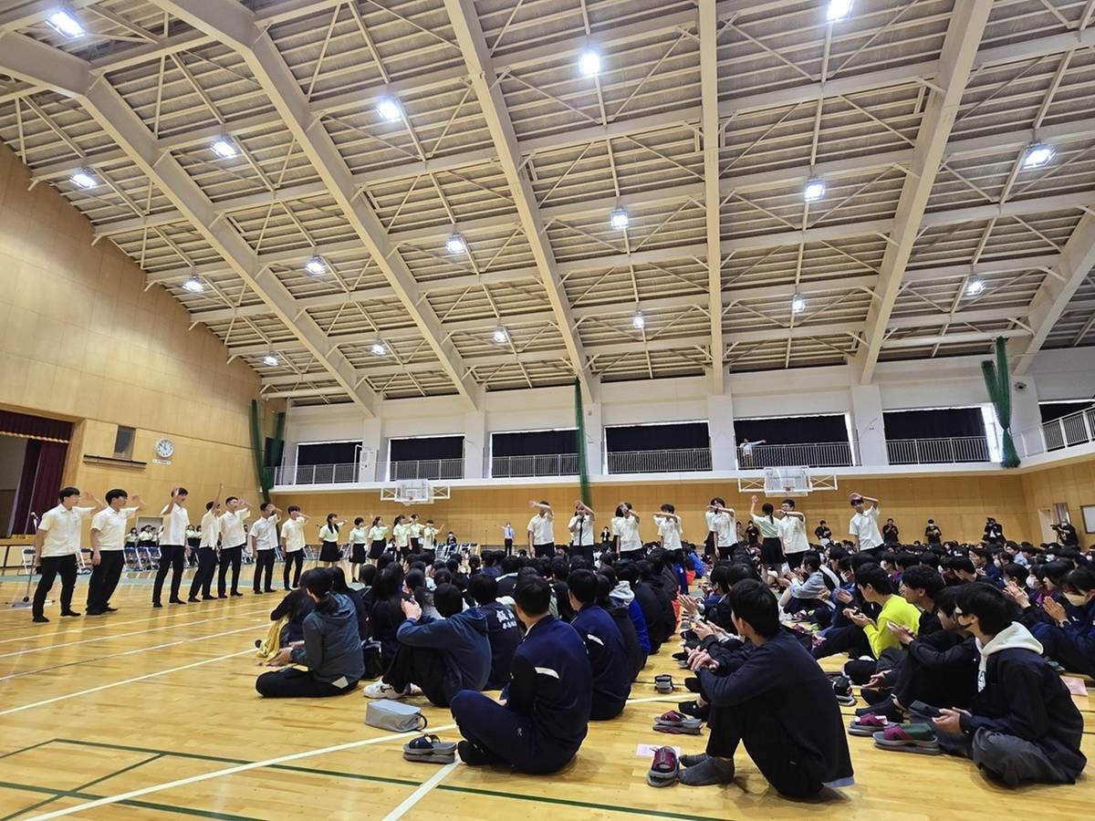 臺灣學生以充滿朝氣的歌唱及舞蹈演出，展現臺灣年輕人的熱情與活力 (教育部提供)