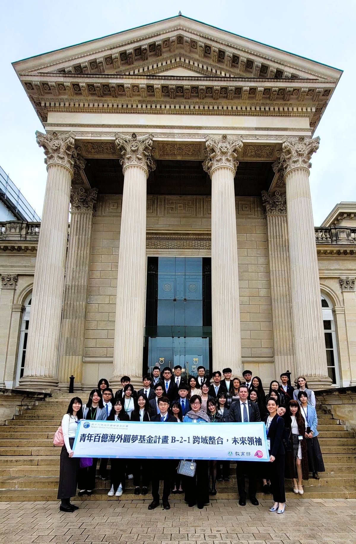 團員拜會法國國民議會（The French National Assembly）參訪國民議會內重要的歷史建物