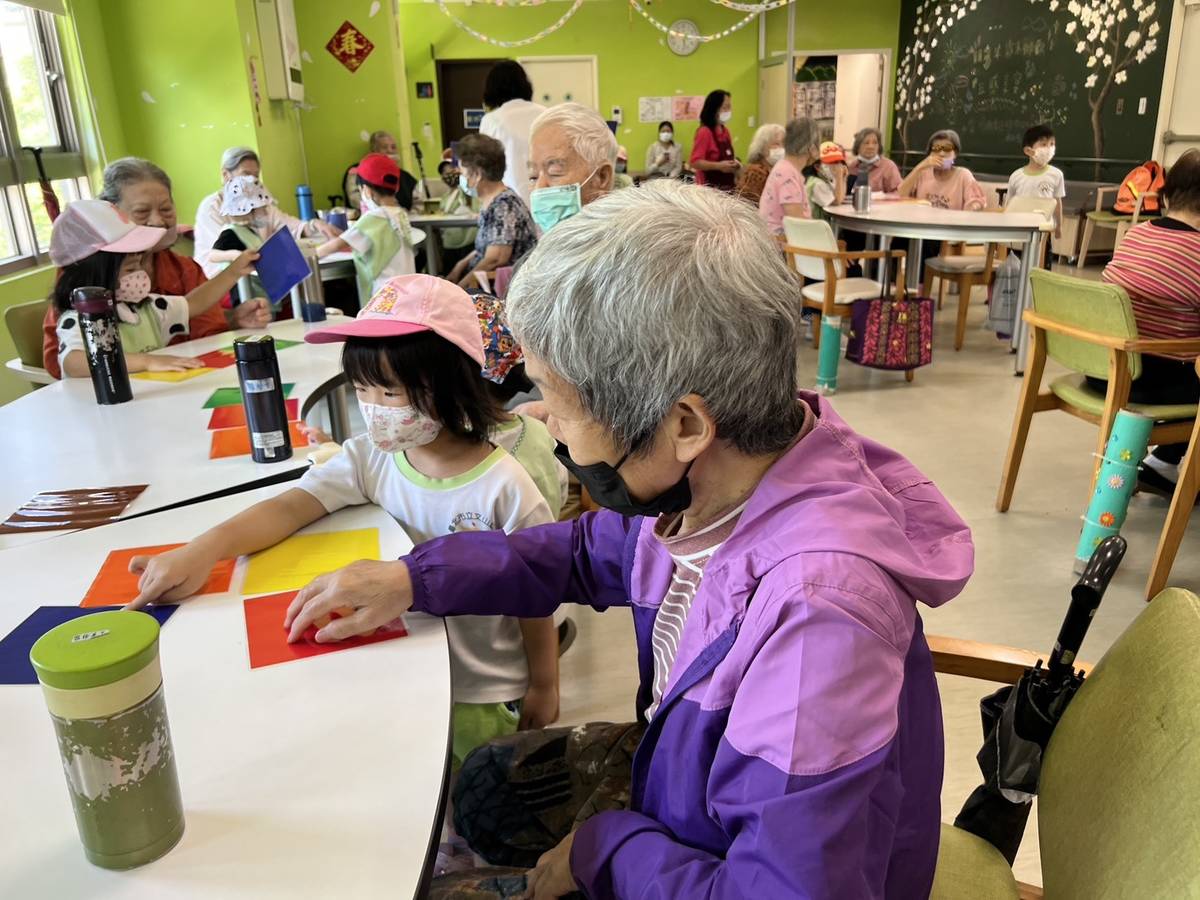 臺北市立文山幼兒園師生針對長者的需求，設計遊戲內容