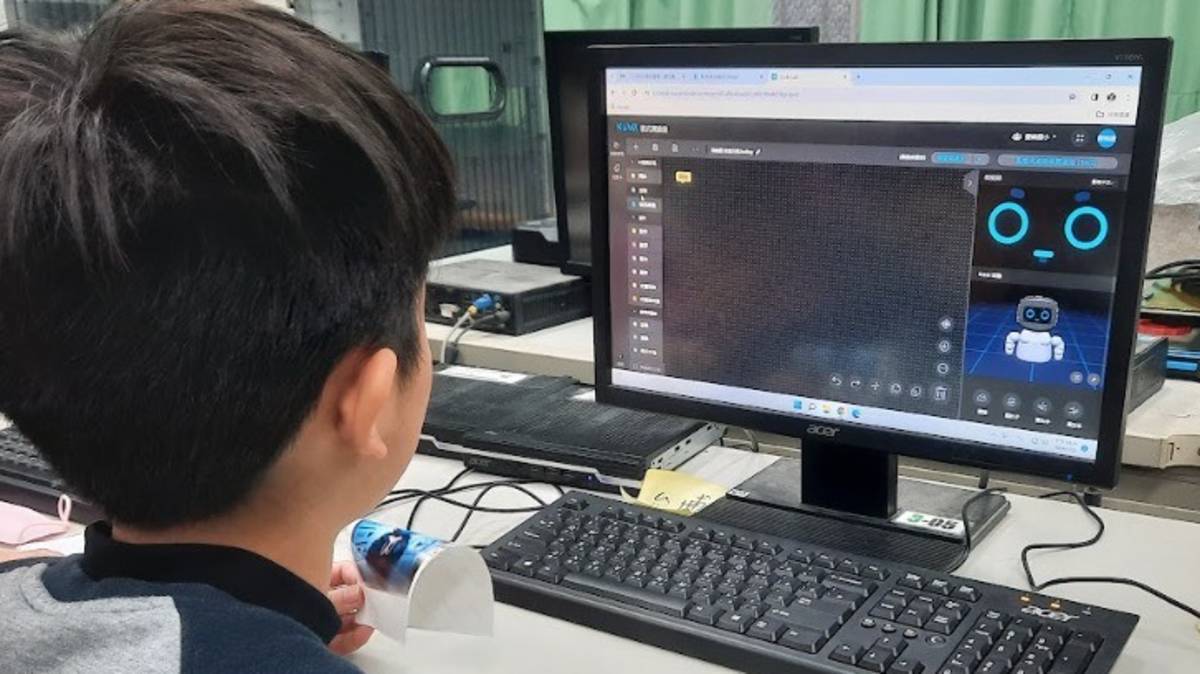 112學年度「健康促進學校輔導計畫前後測成效評價成果報告評選」-優良-新北市新店區雙峰國民小學-學生學習使用凱比機器人