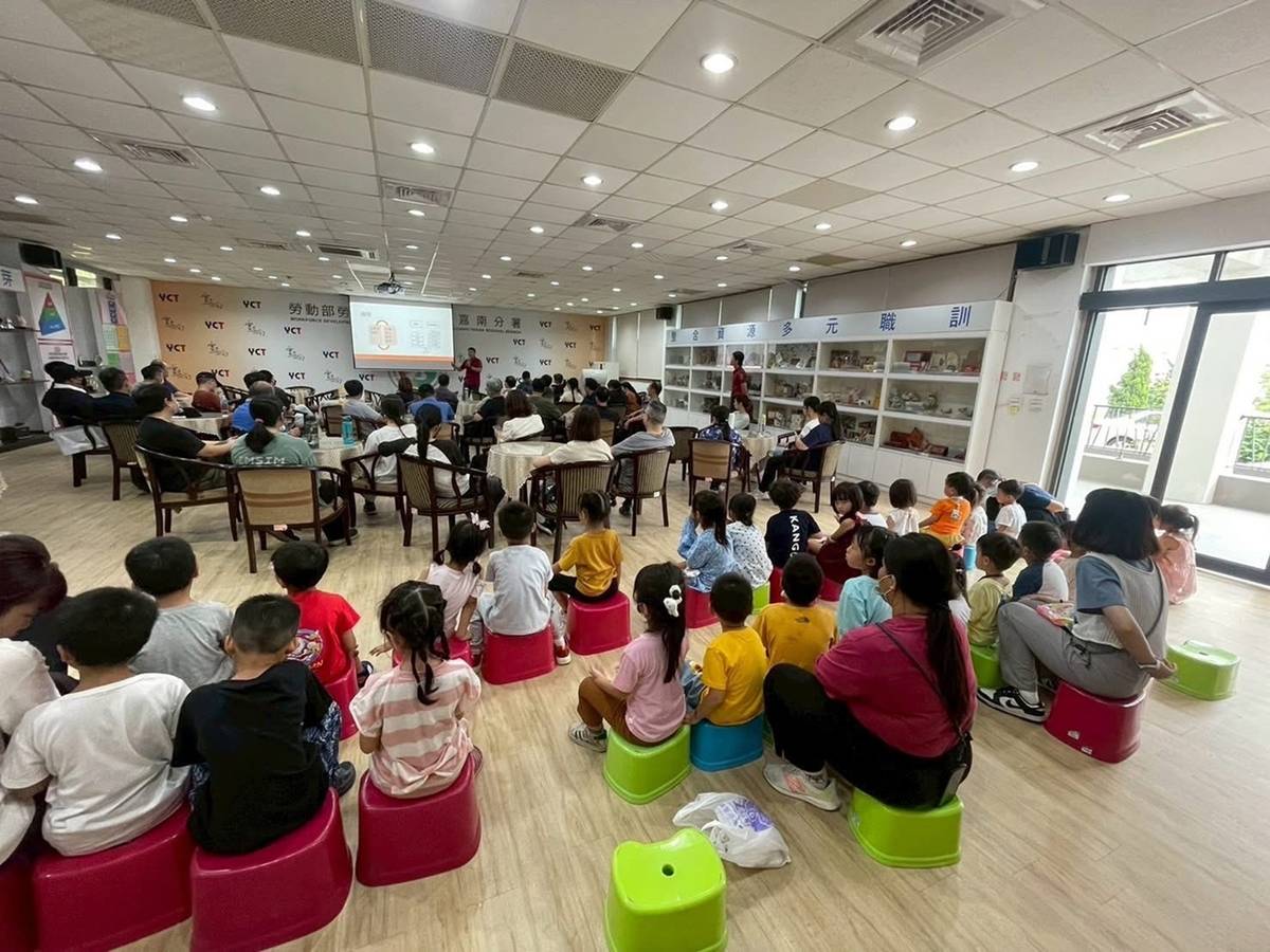 職場中心結合勞動部雲嘉南分署的職訓資源，辦理消防安全宣導活動 (教育部提供)