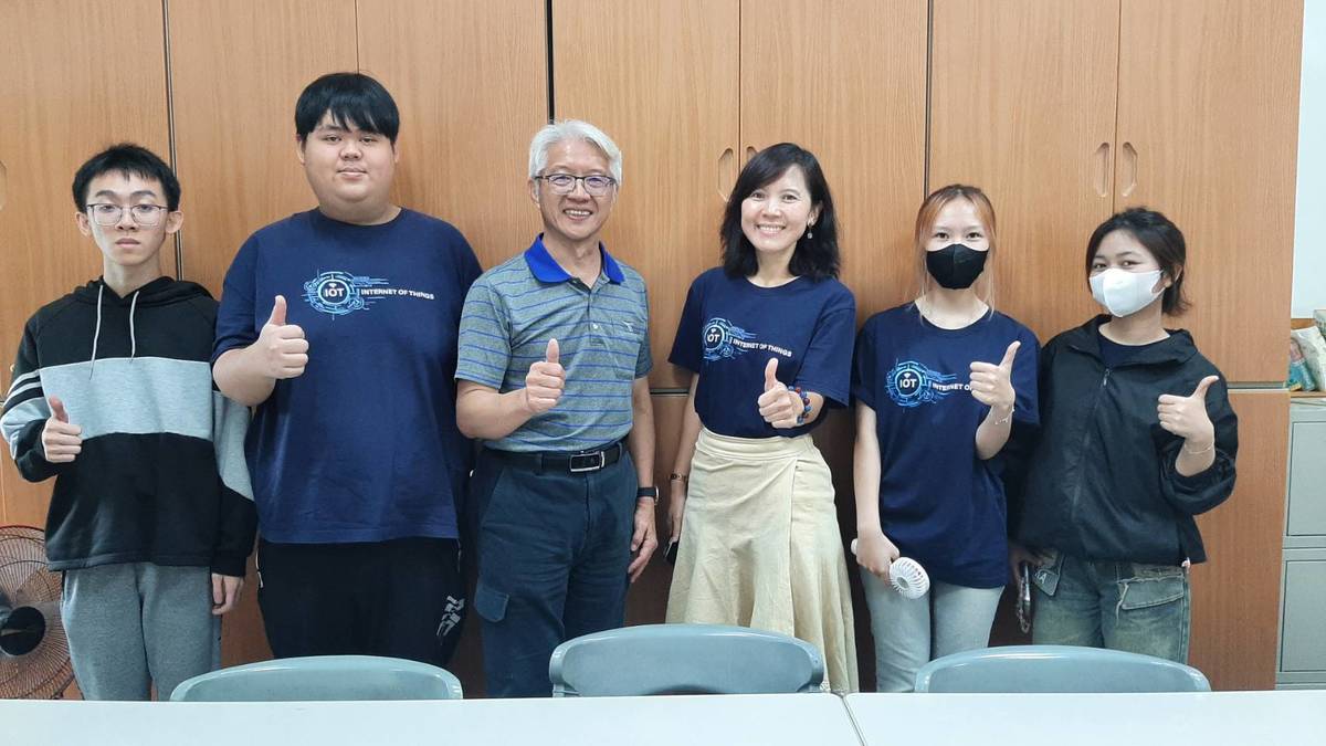 受訪師生（左起）楊盛傑、林宏達、許嘉勳、姜玲鳳、斐阮瓊安、武氏素鴛